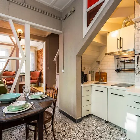 Apartmán Classy Duplex W Balcony Near Golden Horn